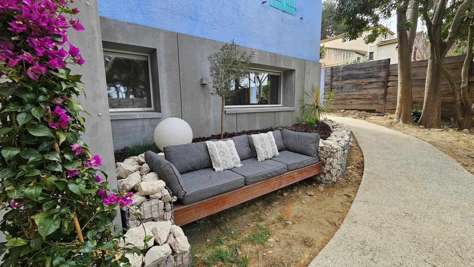 La Maison Bleue Saint-Mitre-les-Remparts Exterior photo